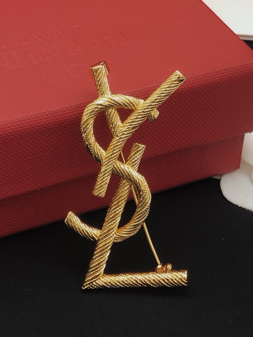 Gold Logo-Style Twisted Rope Brooch - Women's Jewelry